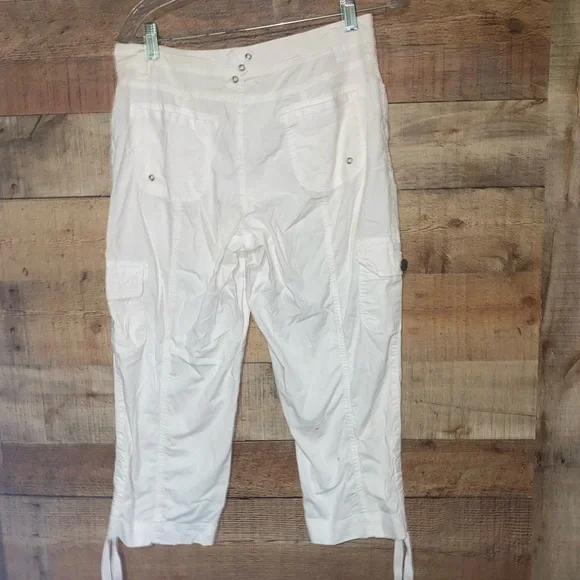 White Cargo Capris with Pockets size 6 - Picture 5 of 5